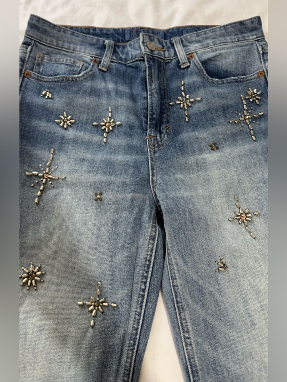 Studded jeweled Luck brand mid rise cropped jeans size 28/6